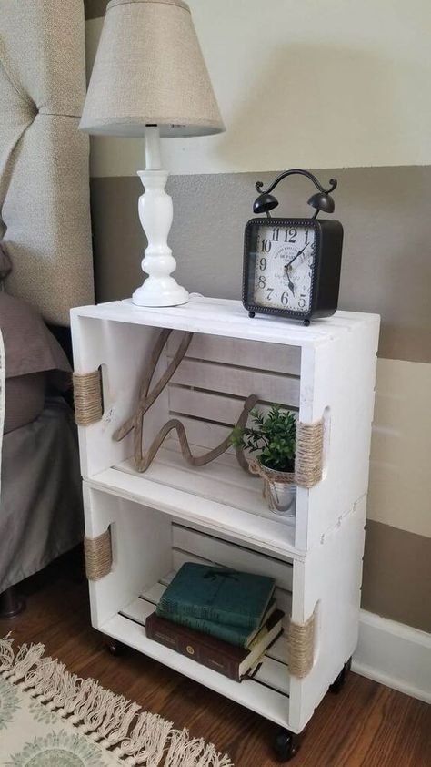 Diy Night Stand, Crate Nightstand, Crate Shelves, Diy Nightstand, Cute Dorm Rooms, Crate Furniture, Diy Furniture Hacks, Ideas Craft, Craft Rooms