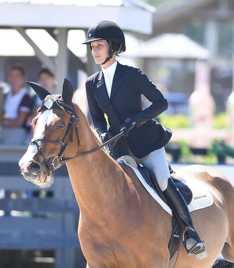 Bells Hadid, Winter Equestrian, Winter Equestrian Festival, Dream Stables, Horseback Riding Outfits, Equestrian Girls, International Festival, All About Horses, Horse Life