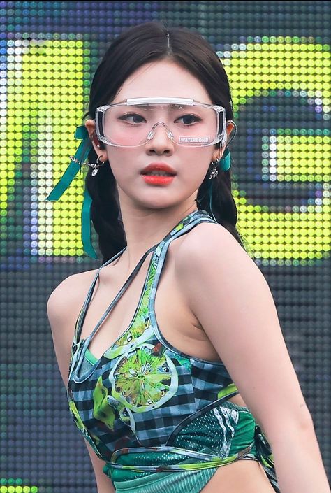 #ningning #aespa at WATERBOMB 2023 in Seoul #teamgreen Waterbomb Festival, Skz Concert, Batman Fan Art, Rave Style, Ning Yizhuo, Ning Ning, Concert Stage, Winter Ningning, Giselle Winter