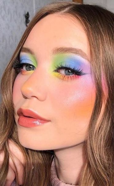 Pinata Makeup Ideas, Cute Pride Makeup, Rainbow Blush Makeup, Pride Makeup Ideas Simple, Pride Blush, Dopamine Makeup, Pride Make Up, Bi Pride Makeup, Rainbow Makeup Looks