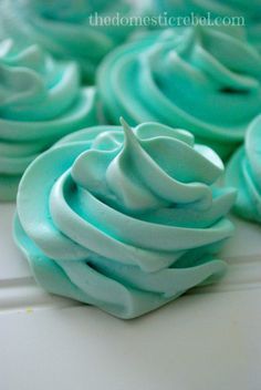 Cotton Candy Meringues. These remind me of the little ice cream cones with the marshmallow stuff on top. Meringue Cookies, Homemade Candies, Candy Making, Sweets Treats, Pavlova, Candy Recipes, Macaroons, Monster Cookies, Meringue