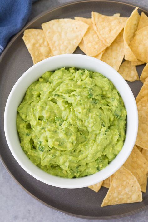 Guacamole Recipe Easy Homemade, Authentic Guacamole, Homemade Guacamole Recipe, Guacamole Ingredients, Easy Salsa Recipe, Guacamole Recipe Easy, Best Guacamole, Salsa Guacamole, Homemade Salsa Recipe