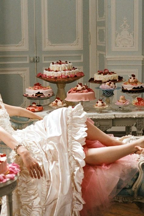 Antoinette Core, Marie Antoinette Aesthetic, Marie Antoinette Movie, Marie Antoinette Party, Rococo Aesthetic, Marie Antoinette 2006, Princess Core, Sofia Coppola, Princess Aesthetic