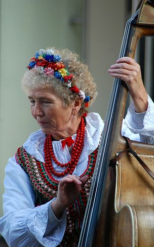 Polish Festival, Traditional Polish Head Scarf, Poland Dress Traditional Clothes, Poland Traditional Clothing, Polish Traditional Costume, Polish Music, Polish People, Krakow Folk Costume, Poland Culture