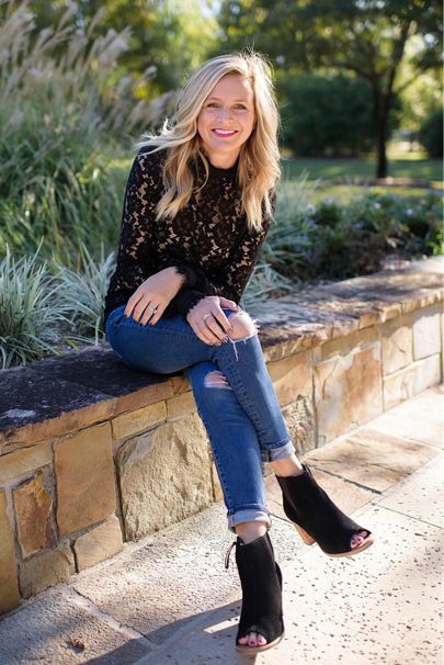 Lace Top And Jeans, Black Lace Top Outfit, Lace Shirt Outfit, Lace Top Outfit, Black Chiffon Shirt, Full Black Outfit, Sheer Lace Shirt, Black Top Outfit, Cami And Jeans