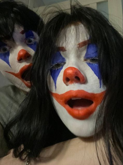 Couple Face Paint, Clown Costume Couple, Couples Face Paint, Clown Couple, Bunny Halloween Makeup, Scary Face Paint, Clown Face Paint, Cute Clown Makeup, Halloween Makeup Clown