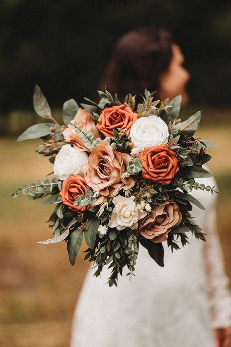 Ivory Bouquet, Orange Bouquets, Bridal Bouquet Fall, Boho Bouquet, Fall Wedding Bouquets, Fall Wedding Flowers, Wedding Theme Colors, Orange Wedding, Fall Wedding Colors