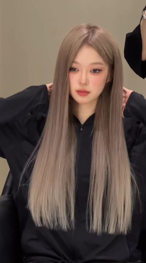 hairstyles 2024 trends Korean Hair Color 2024 Trends, Mitsuri Banner, 2024 Hair Trends For Women, Kpop Hair Color, Hair Styling Tips, 2024 Hair Trends, Hair Color Asian, Korean Hair Color, Hair Color Options