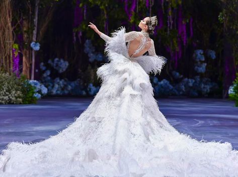 Lake Wedding Dress, Swan Lake Wedding, Swan Lake Costumes, Barbie Swan Lake, Swan Wedding, Michael Cinco, Swan Dress, Lake Style, High Fashion Makeup