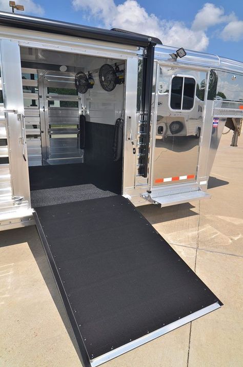 4-Star 28' Show Cattle Trailer - Custom ordered with polished slats, stainless Show Cattle Barn, Cattle Showing, Showing Cattle, Cattle Trailers, Livestock Barn, Show Steers, Horse Trailer Living Quarters, Show Cows, Cattle Barn