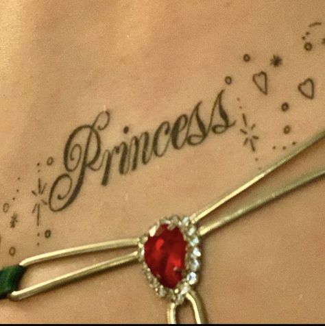 chappell roan princess tattoo Chappel Roan Tattoo, Chappell Roan Tattoo Ideas, Aries Stellium, Chappell Roan Tattoo, Chappell Roan Aesthetic, Ronnie Core, Karma Pictures, Midwestern Princess, Sarah Lynn