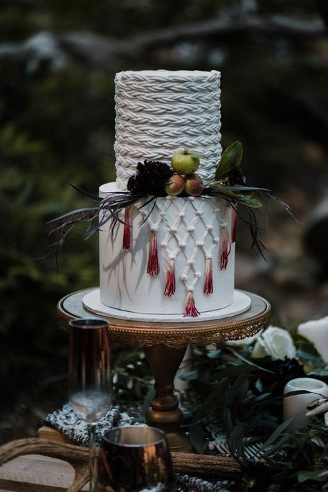 Boho Chic Wedding Cake, Colorful Wedding Cakes, Vegan Wedding Cake, Boho Wedding Cake, Boho Cake, Vegan Wedding, Winter Wedding Cake, Wedding Cake Recipe, Bohemian Wedding Inspiration