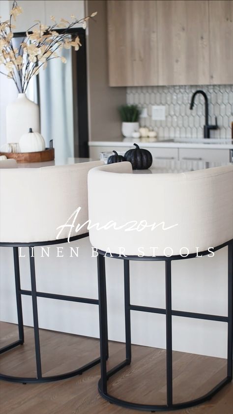 Black And Cream Bar Stools, Apartment Kitchen Bar Stools, Aesthetic Barstools, Barstools In Kitchen Ideas, Bar Stools For Island, Barstools In Kitchen, Bar Stool Ideas, Bar Stools Ideas, Barstool Ideas