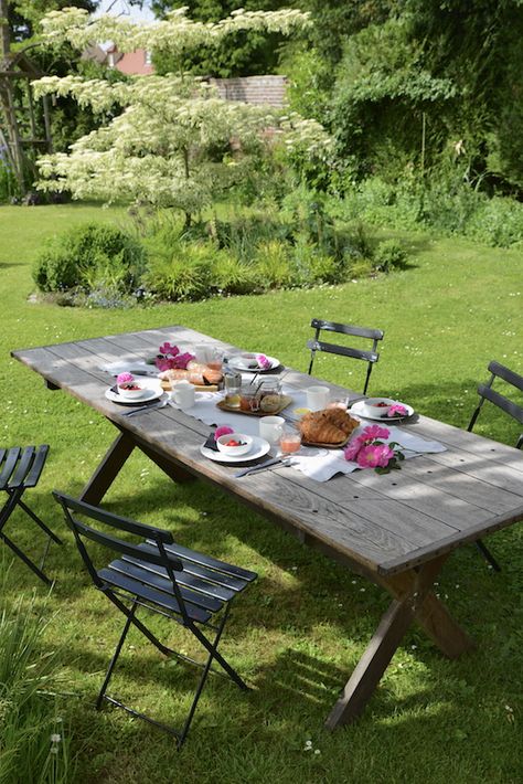 French Country Kitchen Table, Country Kitchen Table, Patio Layout Design, Country Kitchen Accessories, Country Kitchen Tables, My French Country Home, Pine Kitchen, Garden Picnic, French Country Kitchens