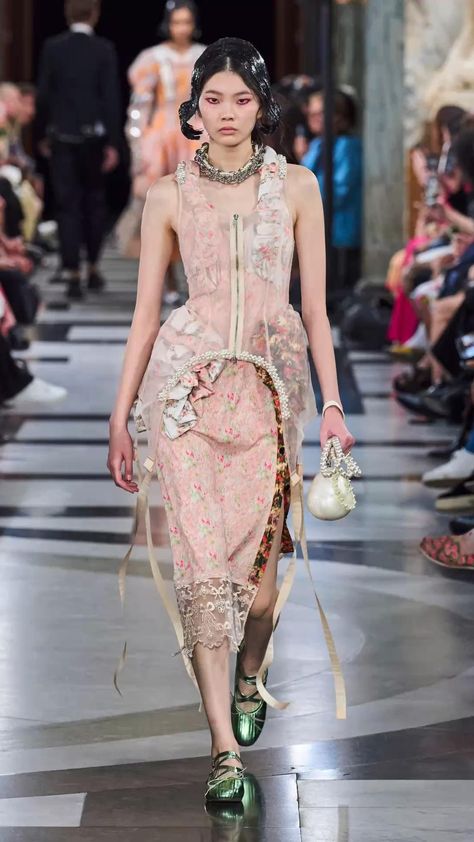 Spring 2023 Ready To Wear, 2023 Ready To Wear, Middle Age Fashion, Spring 2023, Runway Collection, 가을 패션, Fashion Show Collection, London Fashion Week, Paris Fashion