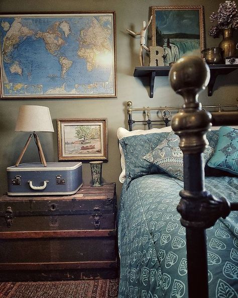 🌜༒☬ṄƌƞⲥΥ ⅃ƌƞ𝖾☬༒🌛 on Instagram: “Hello Darlings 💙😁💙 Posting and running today. Hope your Tuesday is beautiful.…” No Headboard Ideas Bedroom, Young Mans Bedroom Ideas, Bedroom Ideas Men, Bad Room Design, Bedroom Decor For Men, Dresser Decor Bedroom, Vintage Bedroom Ideas, Vintage Bedroom Decor, Masculine Bedroom