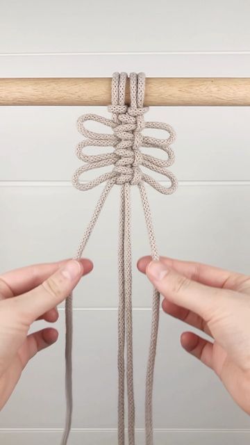 Kathy | Macrame Tutorials on Instagram: "How to easily tie square knot loops, picots, or butterflies! Whatever you prefer call this knot, it’s super fun and perfect for beginners! How would you add this knot into your macrame artwork? 🤩 ✨Find more macrame tutorials on my YouTube channel and my online macrame class (links in bio) #macramé #macramewallhanging #macrameplanthanger #macrameknots #tieingtheknot #craftersgonnacraft #makersofinstagram #yarnspirations" Macrame Loop Knot, Macrame Butterflies, Macrame Butterfly Tutorial, How To Do Butterfly, Flowers Macrame, Macrame Butterfly, Macrame Square Knot, Macrame Doll, Boho Crafts