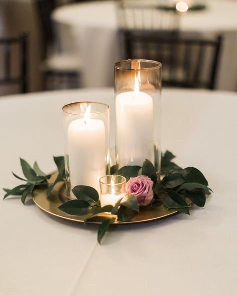 Rustic Wedding Decorations, Simple Elegant Centerpieces, Purple Wedding Centerpieces, Rehearsal Dinner Decorations, Greenery Centerpiece, Tafel Decor, Simple Wedding Centerpieces, Kauai Wedding, Candle Wedding Centerpieces