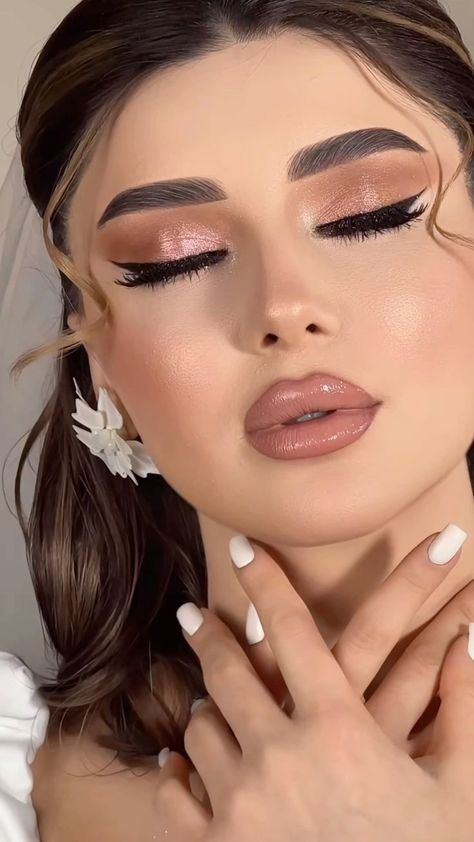 Pretty Eye Makeup, Wedding Makeup Tutorial, Classy Makeup, Arabic Makeup, Bridal Eye Makeup, Eye Makeup Styles, Classic Makeup, Makeup Lips, Unique Makeup