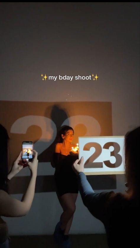 Birthday Pic Ideas For Women, Birthday Photoshoot Ideas Shadow, Birthday Shadow Photoshoot, Number Shadow Photoshoot Birthday, 22 Photoshoot Ideas Birthday, Photo Shoot Ideas For Birthdays, 17 Bday Photoshoot Ideas, Ideas For Posts On Instagram, Birthday Outfit Poses