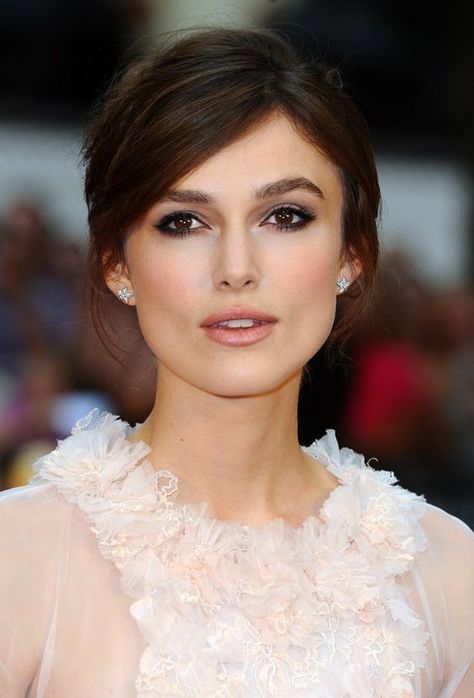 Keira Knightley Hair, Red Carpet Makeup, Red Carpet Beauty, Dark Brunette, Bridal Hair Updo, Dramatic Eyes, Keira Knightley, Wedding Hair And Makeup, Messy Hairstyles