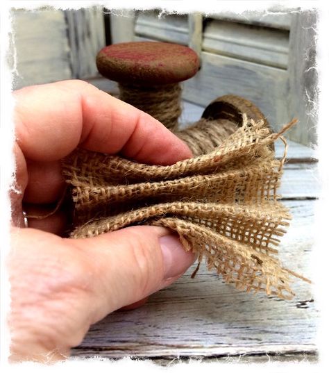 How to Make a Burlap & Fabric Flower Wedding Bottle Decorations, Home Decor Ideas Handmade, Burlap Ribbon Crafts, Craft Projects To Sell, Spindle Crafts, Twine Flowers, Easiest Burlap, Burlap Rolls, Homemade Garden