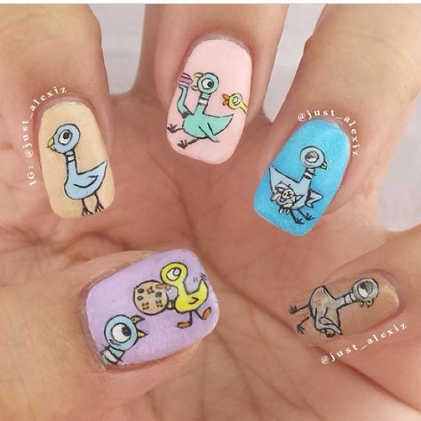 😂 Pigeon Nails, Teacher Nail Art, Elephant Nails, Piggie And Elephant, Book Nail Art, Teacher Nails, Pigeon Books, Back To School Nails, Classic Pooh