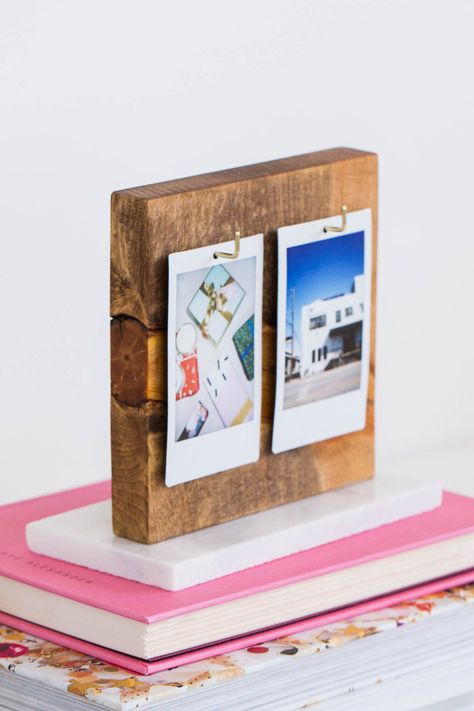 A DIY Flip Photo Album for your Desktop! by lifestyle blogger Ashley Rose of Sugar & Cloth - Houston Recycler Diy, Polaroid Display, Polaroid Diy, Polaroid Frames, Flip Photo, Photo Album Design, Photo Album Diy, Album Diy, Mason Jar Crafts Diy