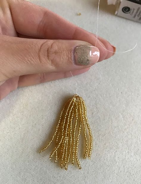 Beaded Tassel Earrings Diy, Diy Sequin Earrings, Bead Tassels Diy, Beaded Earring Tutorial, Bead Earrings Diy Tutorials, Diy Beaded Earrings Tutorials, Beaded Tassels Tutorial, Seed Bead Earrings Diy, Diy Gold Jewelry