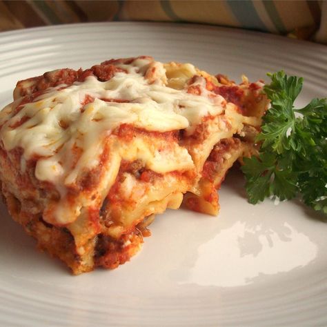 Worlds Best Lasagna, Vegan Bites, Italian Sausage Lasagna, Sausage Lasagna, Easy Lasagna Recipe, Traditional Lasagna, Vegan Lasagna, Sage Sausage, Classic Lasagna