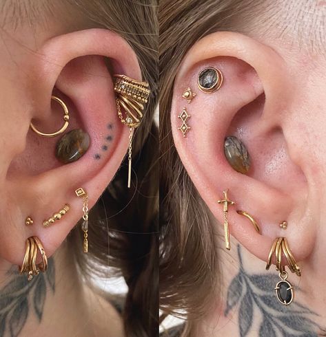 ig - @alycia.pokes Pretty Ear Piercings, Cool Piercings, Ear Style, Talented People, Body Adornment, Dope Jewelry, Body Piercings, Earrings Inspiration, Jewelry Lookbook