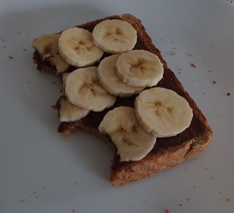 Aesthetic breakfast <3 Nutella Toast, Toast Aesthetic, Breakfast Banana, Banana Toast, La Banana, Aesthetic Breakfast, Banana Nutella, Breakfast Toast, First Bite