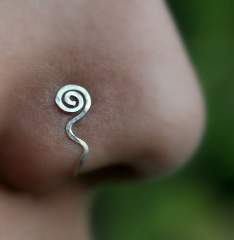 Non Pierced nose cuff!!! Tragus Cuff, Nose Cuff, Piercing Nose, Fake Nose Rings, Fake Nose, Diy Products, Nose Jewelry, Nose Stud, Piercing Tattoo