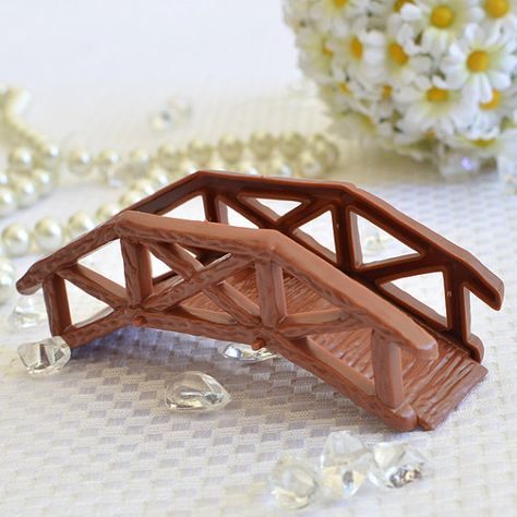 Wooden Garden Bridge Footbridge Wedding Crafts DIY by LePetitPain Bridge Cake, Popsicle Stick Houses, Fun Diy Craft Projects, Popsicle Crafts, Diy Cake Topper, Fairy Cakes, Stick Art, Wedding Crafts Diy, Wooden Craft