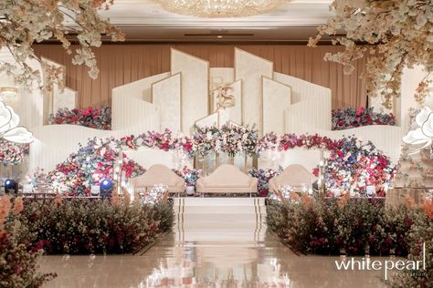 Shangri-La Hotel, Jakarta Ballroom 2023.07.08 by White Pearl Decoration - 005 Dream Wedding Decorations, Shangri La Hotel, Modern Wedding Decor, Pearl Decorations, Wedding Decor Elegant, Shangri La, Decoration Wedding, Wedding Deco, Kebaya