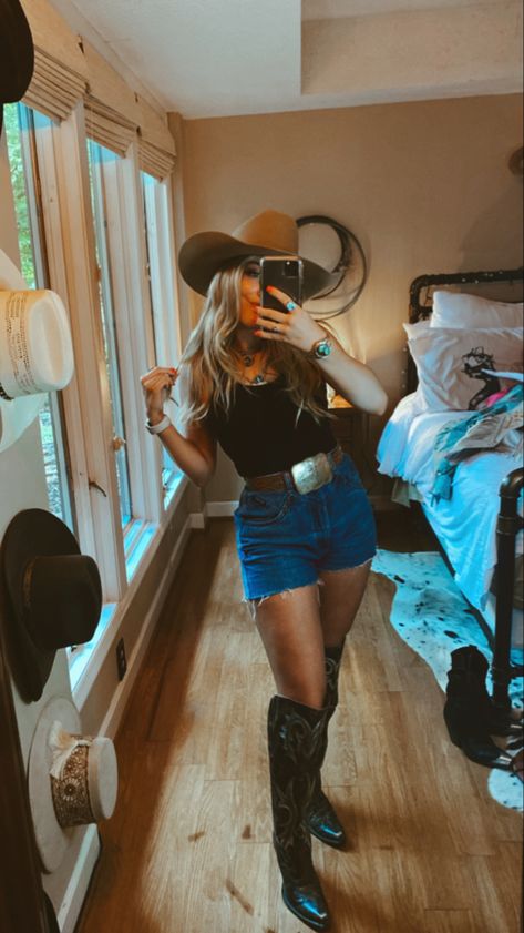 Western style, cowgirl boots, outfit inspo, Nash style, forth worth style, cowgirl Western Outfits Women With Shorts, Cowboy Hat Outfit Woman Summer, Vaquera Shorts, Western Shorts Outfits Women, Cute Texas Outfits, Stockyard Outfits, Shorts Western Outfits, Western Outfit Shorts, Hot Cowgirl Outfit Summer