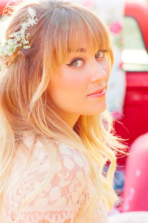 Play off romantic lace with beach waves and baby’s breath. #LCLaurenConrad #Kohls Hair Wedding Short, Lauren Conrad Hair, Lauren Conrad Style, Massage Gloves, Blonde Bangs, Beach Wave Hair, Blonde Haircuts, Hair Bangs, Trendy Wedding Hairstyles