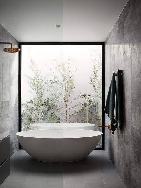 Bad Inspiration, Standing Bath, 아파트 인테리어, Free Standing Bath, Bath Tub, Modern Bathroom Design, Bathroom Renovations, Bathroom Inspiration, Modern Interior Design