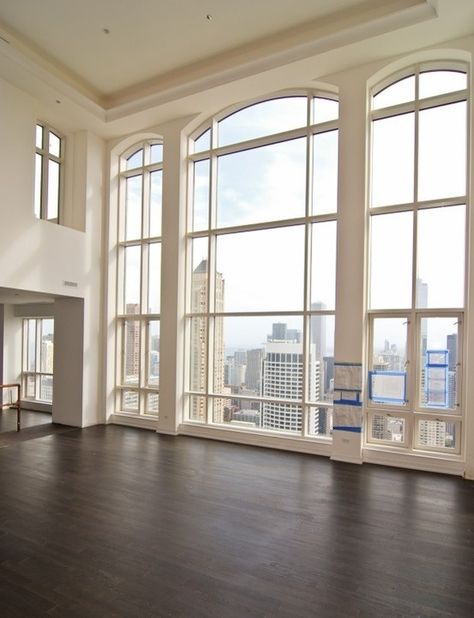 Would love an apartment like this, tall windows looking over an amazing city skyline Chicago Penthouse, Chicago Decor, New York City Penthouse, Nyc Penthouse, Penthouse Living, Dream Reality, High Windows, Chicago Real Estate, Penthouse Apartment