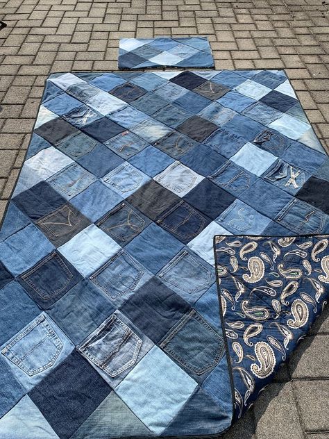 American Dream Jean Quilt and Sham with Grey Flannel #Patchwork #Jean_Blanket #Teen_Quilts #Diagonal_Quilt Jean Quilt Ideas Simple, Jean Quilts Patterns Recycled Denim, Jean Quilt Patterns, Denim Quilt Ideas, Justin Core, Quilt Jeans, Jean Quilt Ideas, Jeans Quilt, Sew Jeans