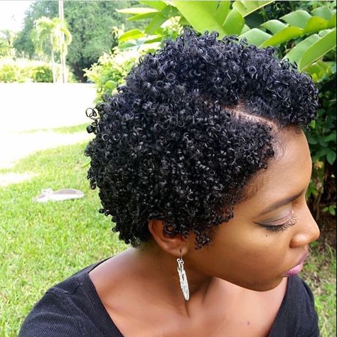 Short Twa Hairstyles, Cabello Afro Natural, Short Natural Haircuts, Twa Hairstyles, Natural Hair Cuts, Natural Hair Short Cuts, Tapered Haircut, Mohawk Hairstyles, Extreme Hair