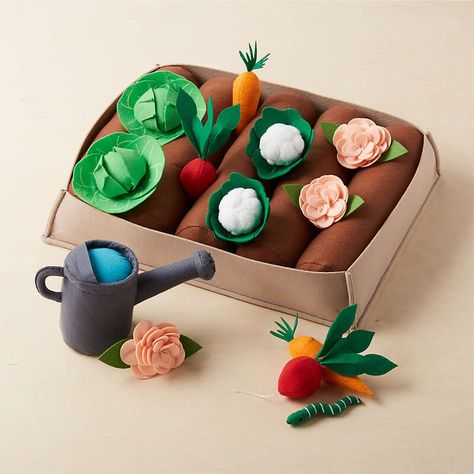 Pretend Play Garden Toys : Felt Garden Set Greenhouse Playhouse, Felt Garden, Kids Play Set, Imaginary Play, Pretend Play Toys, Felt Food, Cub Scouts, Garden Set, Radishes