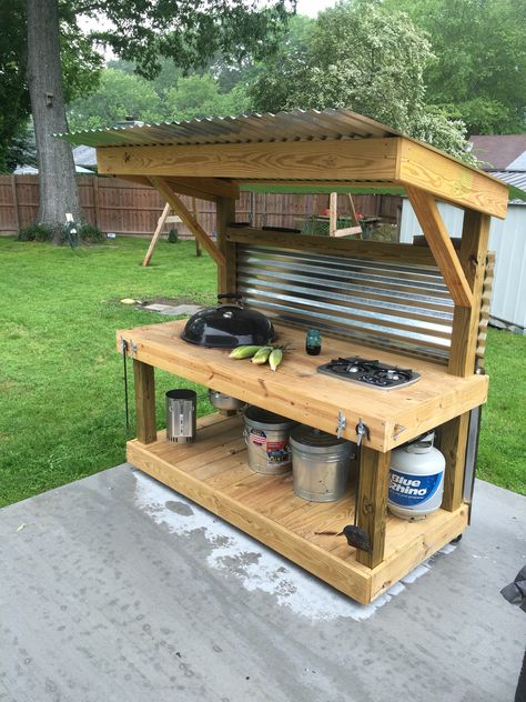 Pallet Outdoor, Diy Outdoor Kitchen, Front Porches, Diy Holz, Backyard Projects, Pallet Ideas, Outdoor Kitchen Design, Outdoor Grill, Diy Backyard