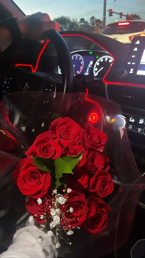 Red roses on a car with led lights, Valentine’s day roses or flowers Fake Date Snaps, Me Porto Bonito, Rose Flower Photos, Rose Flower Pictures, Simple Iphone Wallpaper, Crazy Funny Pictures, Flowers Bouquet Gift, Nothing But Flowers, Flower Therapy