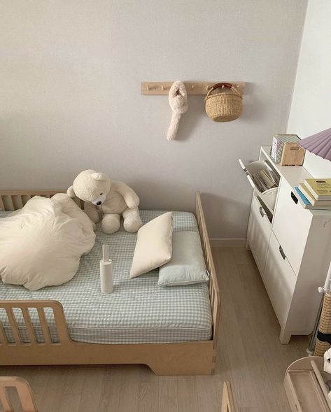 Tiny Aesthetic, Korean Room, Tiny Bedroom Design, House Owner, Dekorasi Kamar Tidur, Kids Interior Room, Redecorate Bedroom, Minimalist Room, Aesthetic Rooms