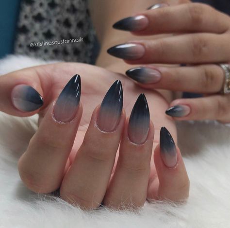 Black Blue Ombre Nails, Ombre Dark Blue Nails, Dark Blue Ombré Nails, Gothic Blue Nails, Black And Blue Ombre Nails, Witchcore Nails, Navy Ombre Nails, Dark Ombré Nails, Dark Blue Ombre Nails