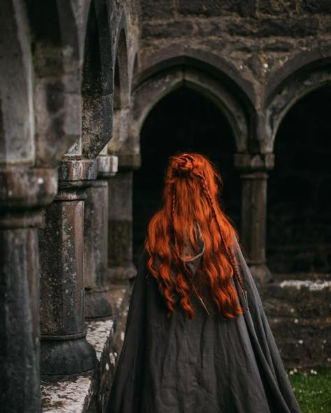 Redhead Princess, Red Hair Princess, Medieval Witch, House Of The Dragon Oc, Celtic Pride, Under The Oak Tree, Closet Cosplay, Visenya Targaryen, Dragon Oc