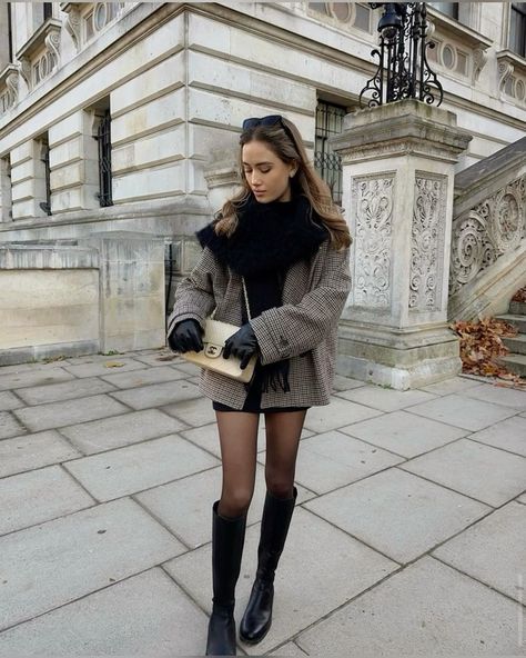 [PaidAd] 85 Winter Fashion Outfits Knee High Boots Recommendations You Don't Want To Miss Quickly #winterfashionoutfitskneehighboots Old Money Winter, Winter Boots Outfits, High Boots Outfit, Black Boots Tall, Paris Outfits, Dubai Fashion, Rich Girl, Autumn Outfit, Professional Outfits