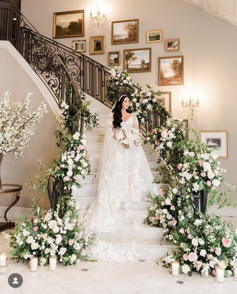 Wedding Staircase Decoration, Wedding Stairs, Wedding Staircase, Park Chateau, Romantic Winter Wedding, Wedding Roses, Bouquet Flower, Luxury Wedding Venues, Star Wedding