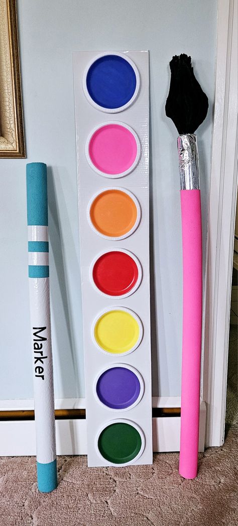 Paint palette, paint brush & marker props Giant Paint Palette, Art Theme Decoration Ideas, Art Themed Trunk Or Treat, Diy Giant Paint Brush, Art Theme Decorations, Pool Noodle Paint Brush, Art Themed Classroom, Giant Paint Brush, Cslp 2025